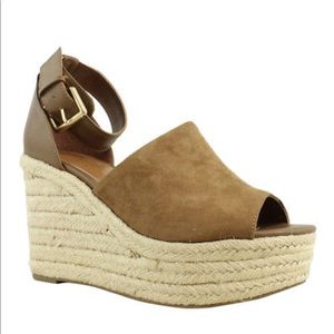 Brown/tan wedges